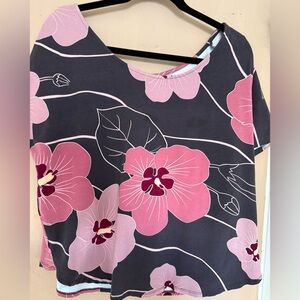 Laha'ole Floral Top